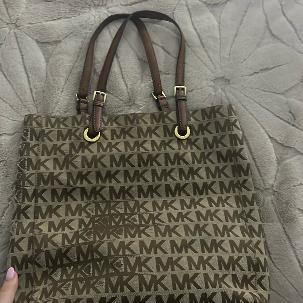 AUTHENTIC MICHAEL KORS BAG